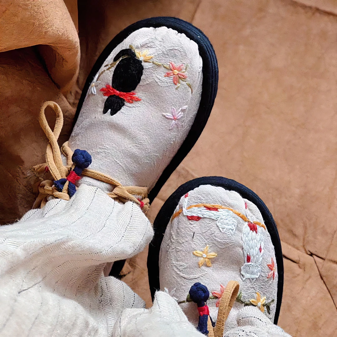 纯手工千层底猫咪莲花铃手工绣花养生软底圆头民族风绣花布鞋