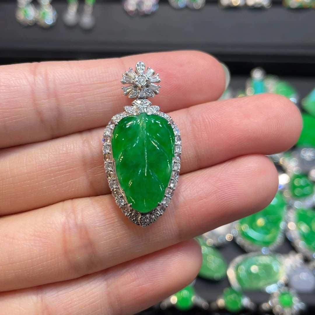 翡翠颈饰18K金镶嵌树叶