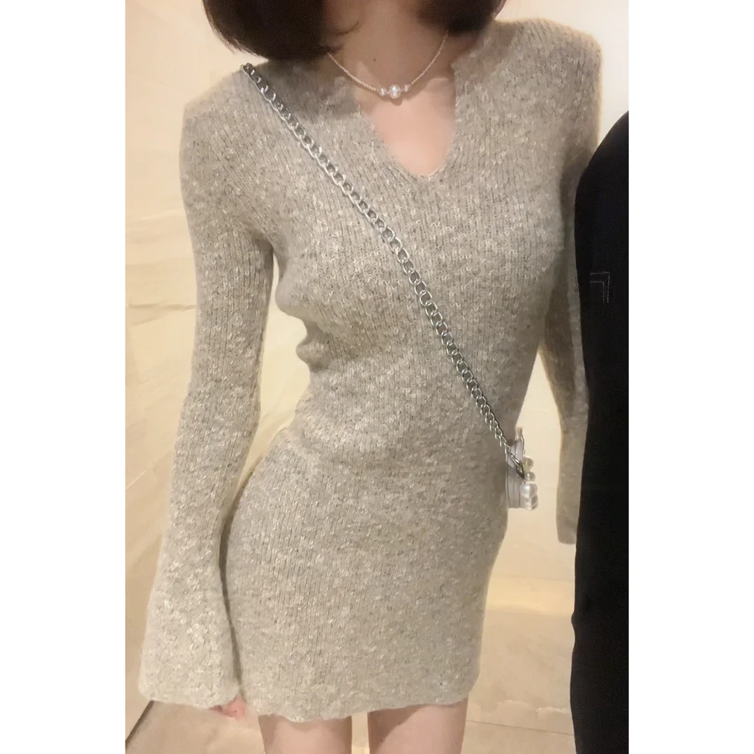 【封神内搭】LULU 纯欲收腰性感修身包臀设计感打底秋冬针织连衣裙