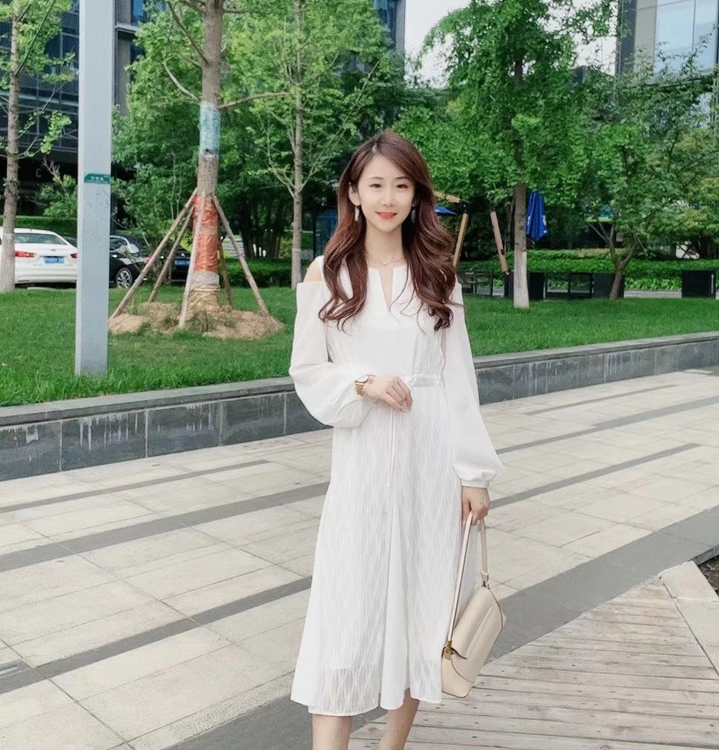 高定珍珠白拼接连衣裙