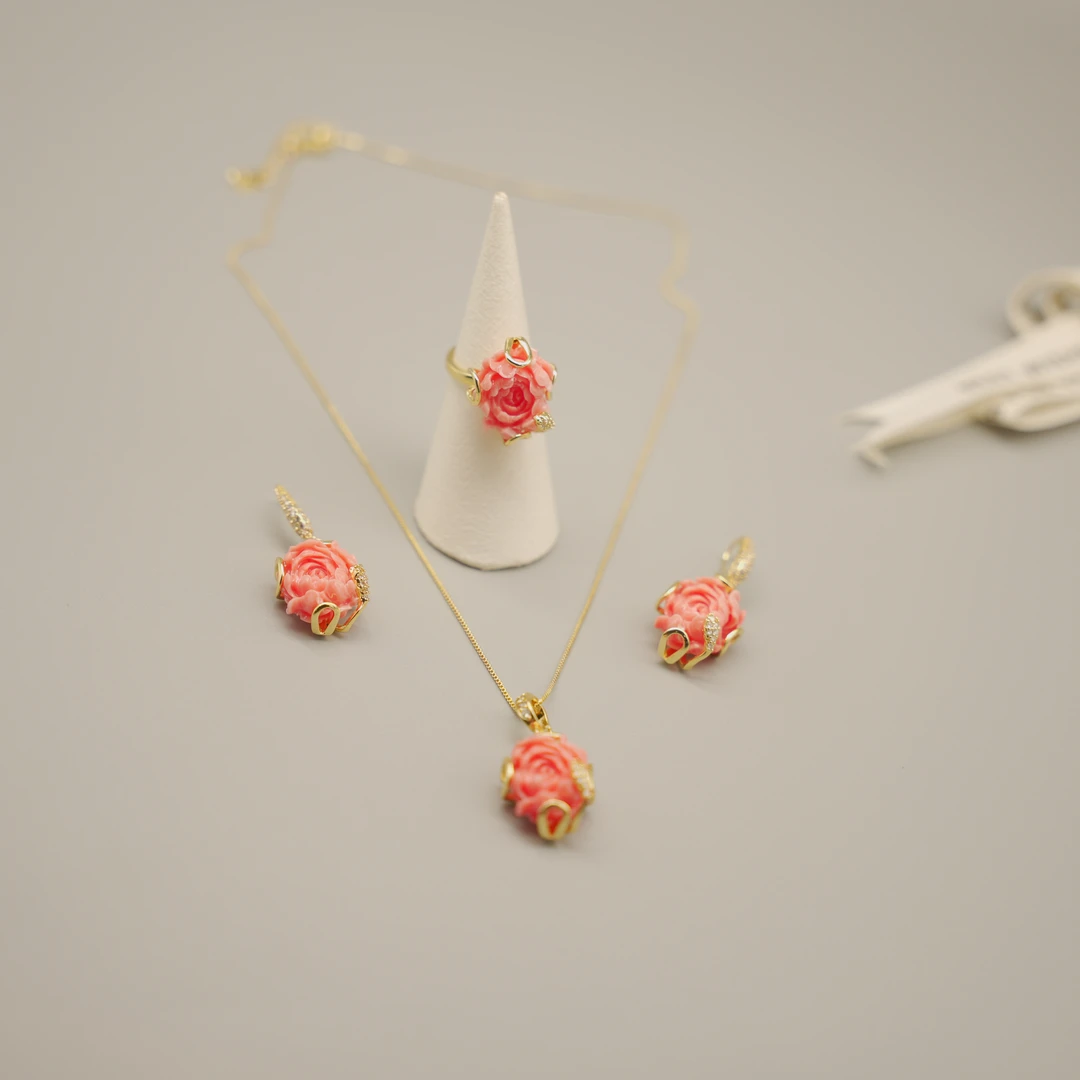 合金石英石戒指 珊珊石雕花红色戒指项链耳环三件套