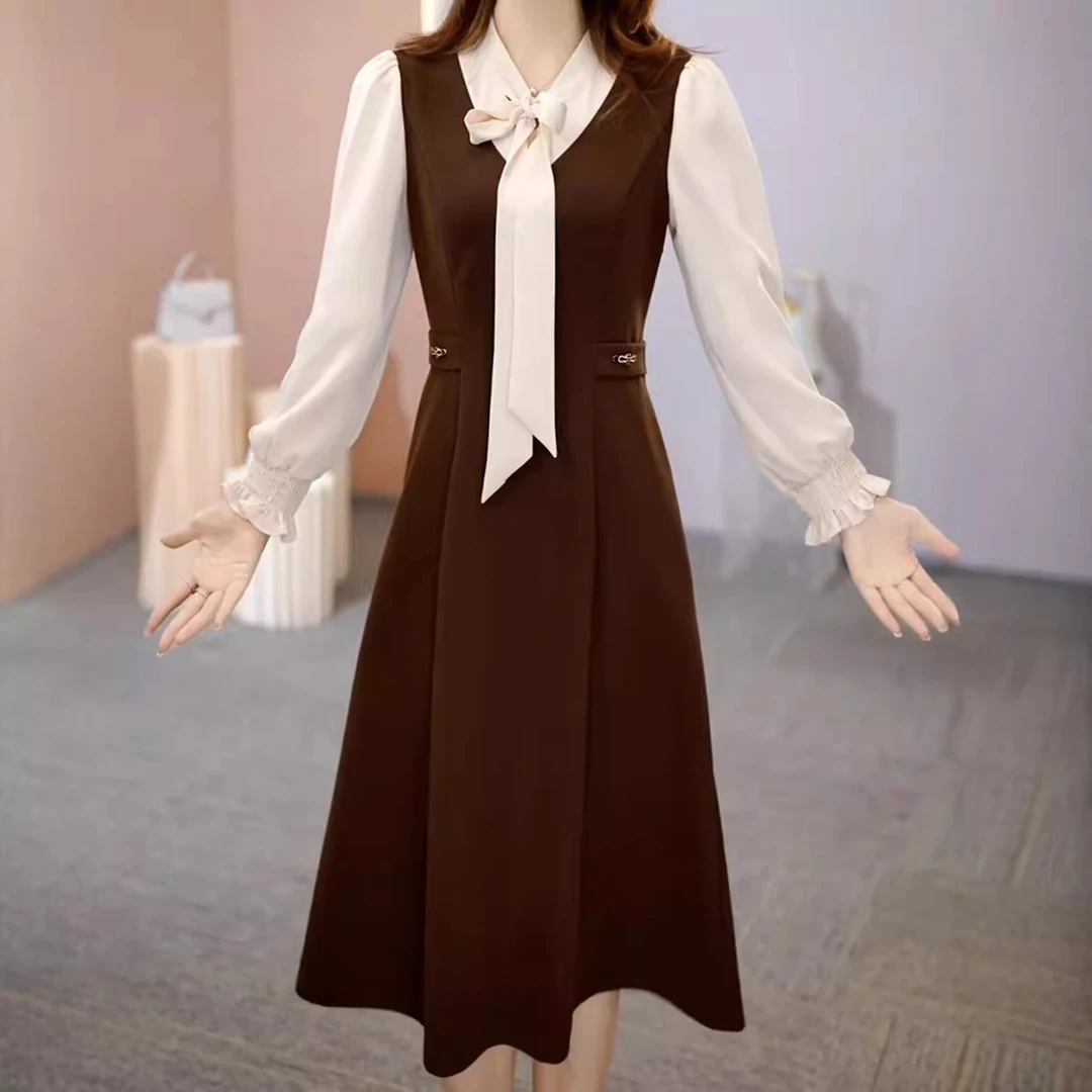 秋季时尚减龄连衣裙2024年高档气质中长裙高腰显瘦高级感大码女装