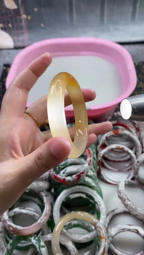 【闪购商品】石英质玉手镯未镶嵌55