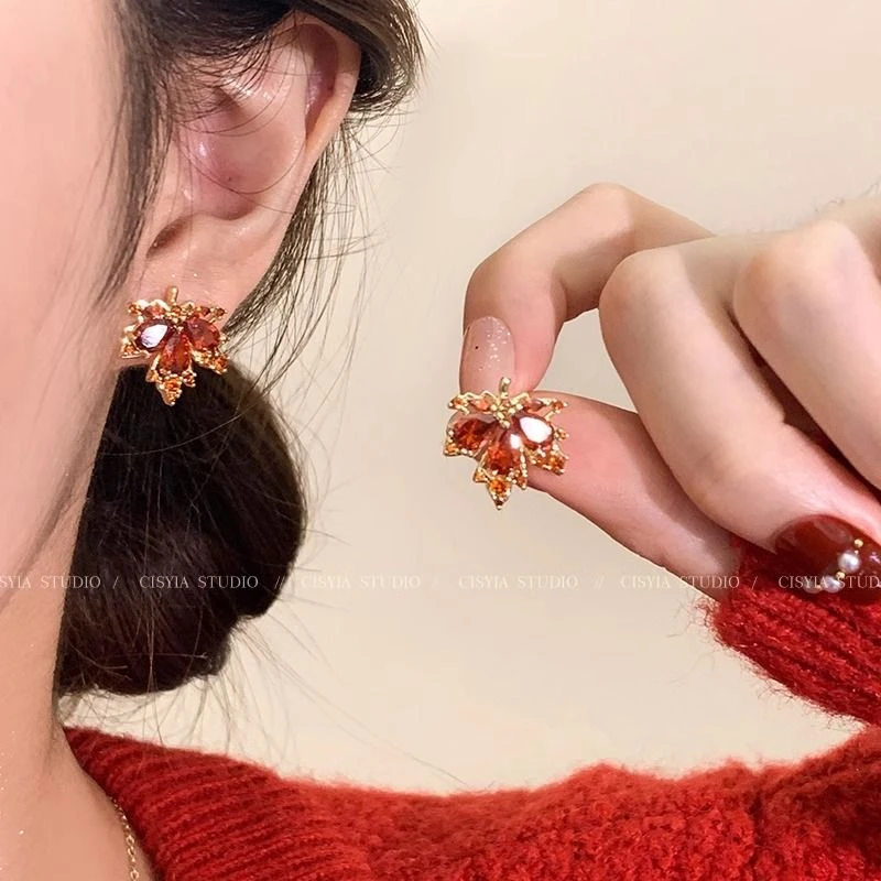 枫叶红精致耳钉女秋冬气质高级红色耳饰网红爆款复古日常百搭耳环