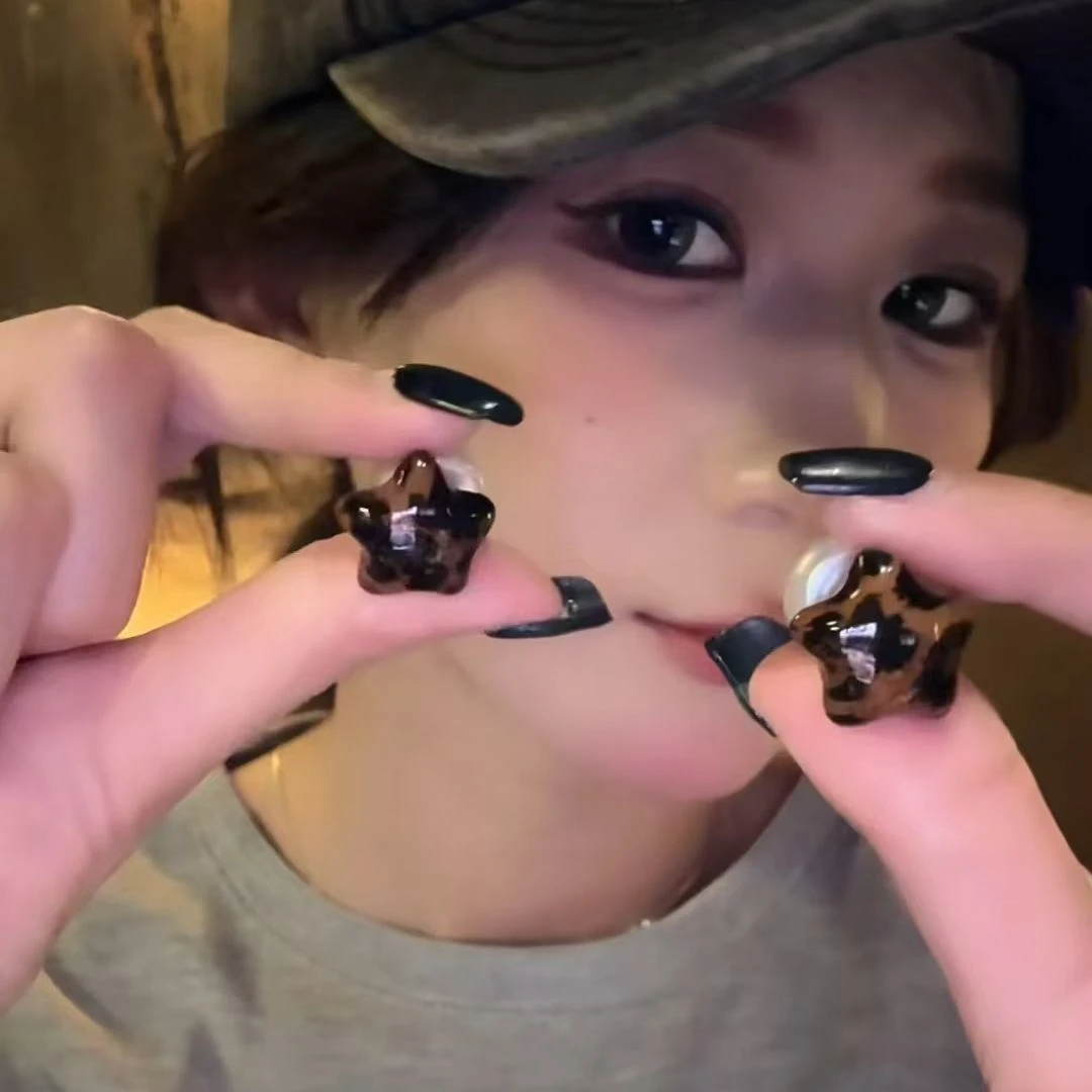 秋冬新款美拉德豹纹五角星星耳钉前后两戴耳环新款爆款耳饰