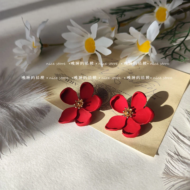 秋冬红色花朵耳钉百搭大花瓣耳环少女夸张吸睛甜美耳饰