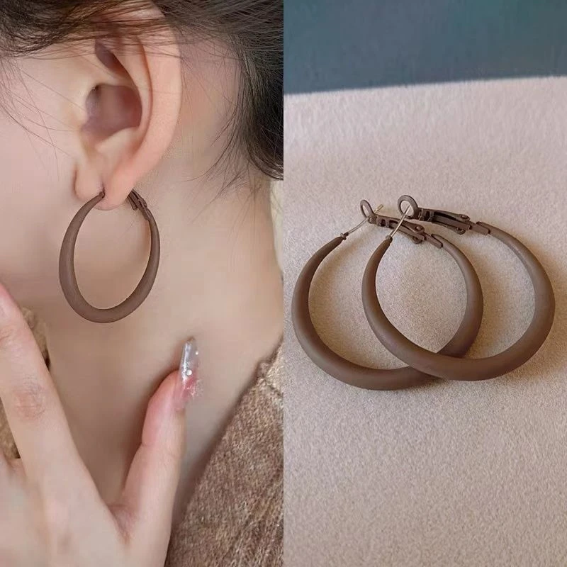 咖色耳圈耳环轻奢高级感气质2024新款爆款复古美拉德耳饰女秋冬