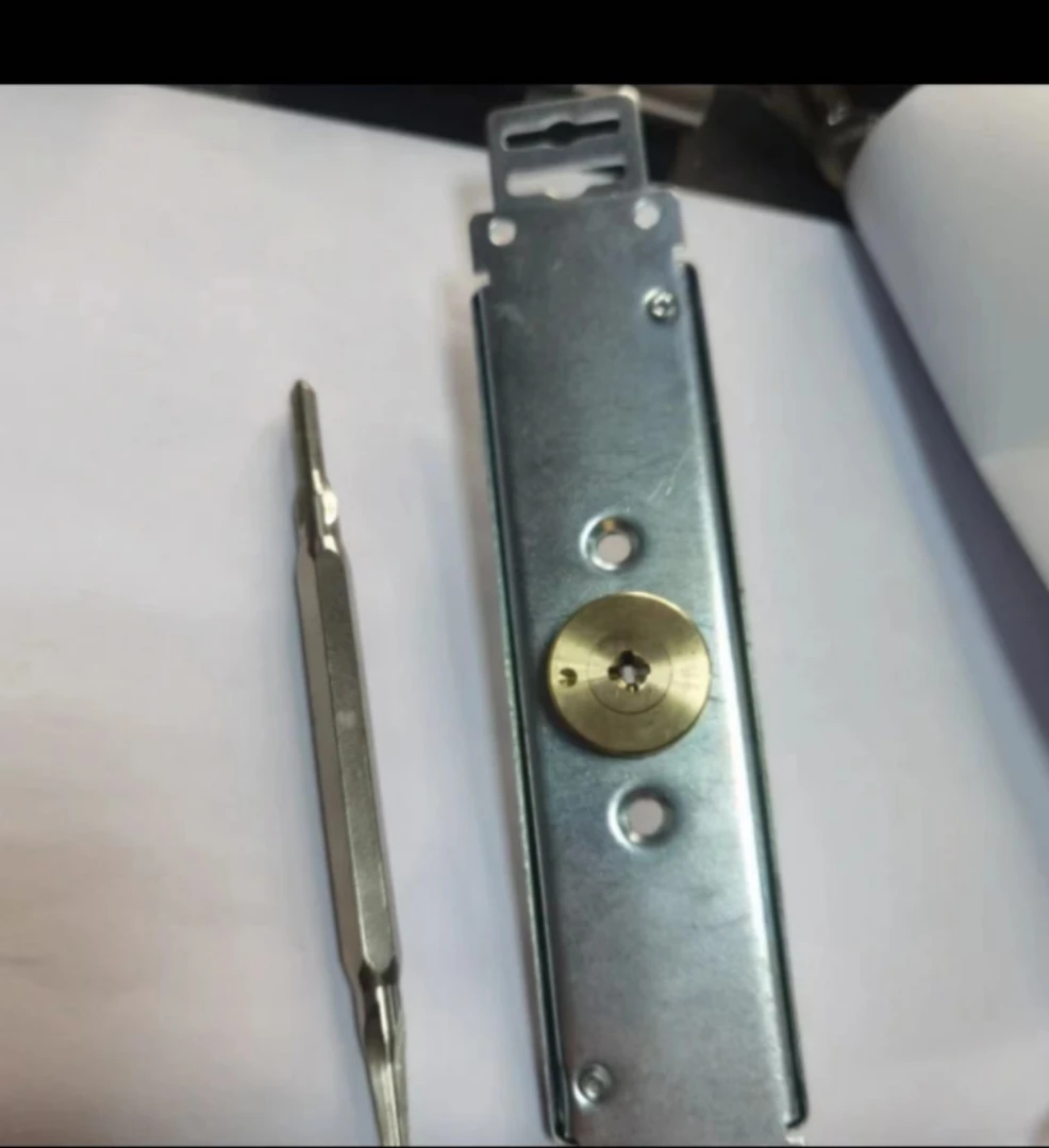 十字卷闸门强扭工具