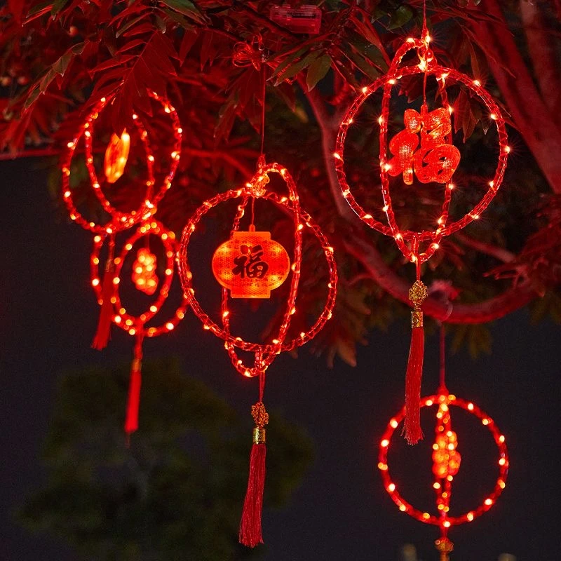 新春新款旋转红灯笼挂灯福字节日喜庆氛围房间家用阳台发光窗帘灯