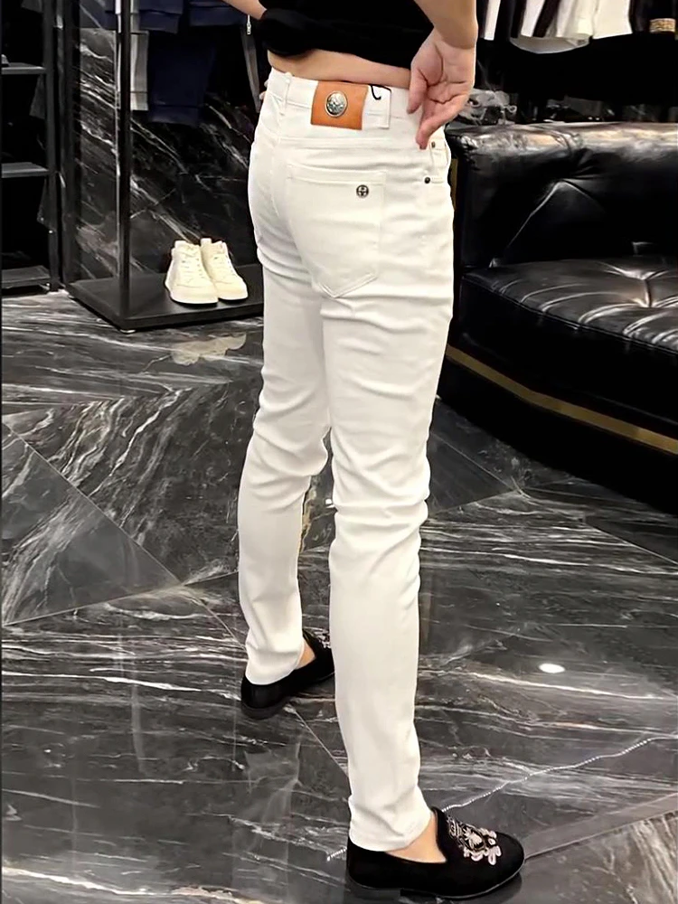2025新款秋季牛仔裤男士网红潮牌白色商务休闲小脚裤欧货修身长裤