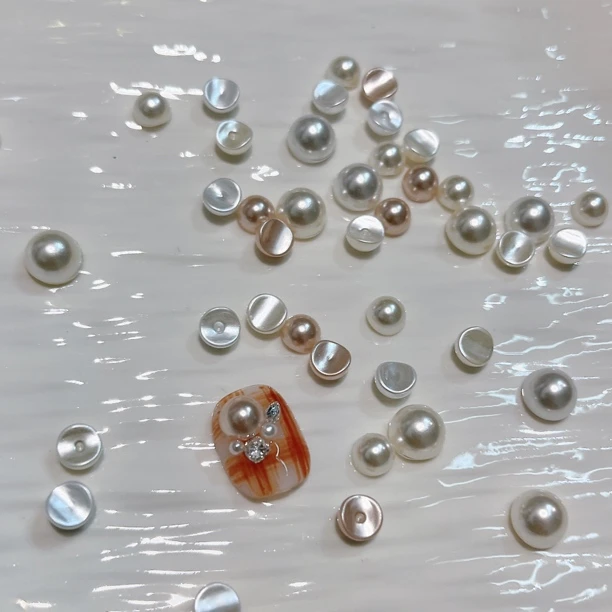 凹底馒头珠混色混大小一包（无具体颗数）白色