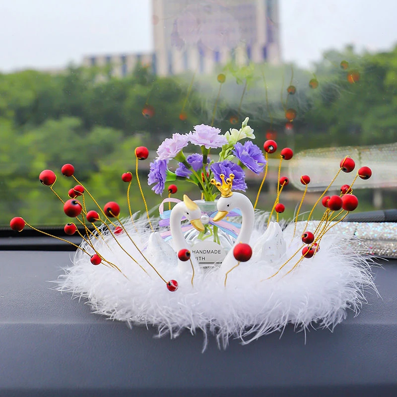 汽车载摆件网红新款车内饰用品装饰摆好物中控台车上情侣天鹅装饰