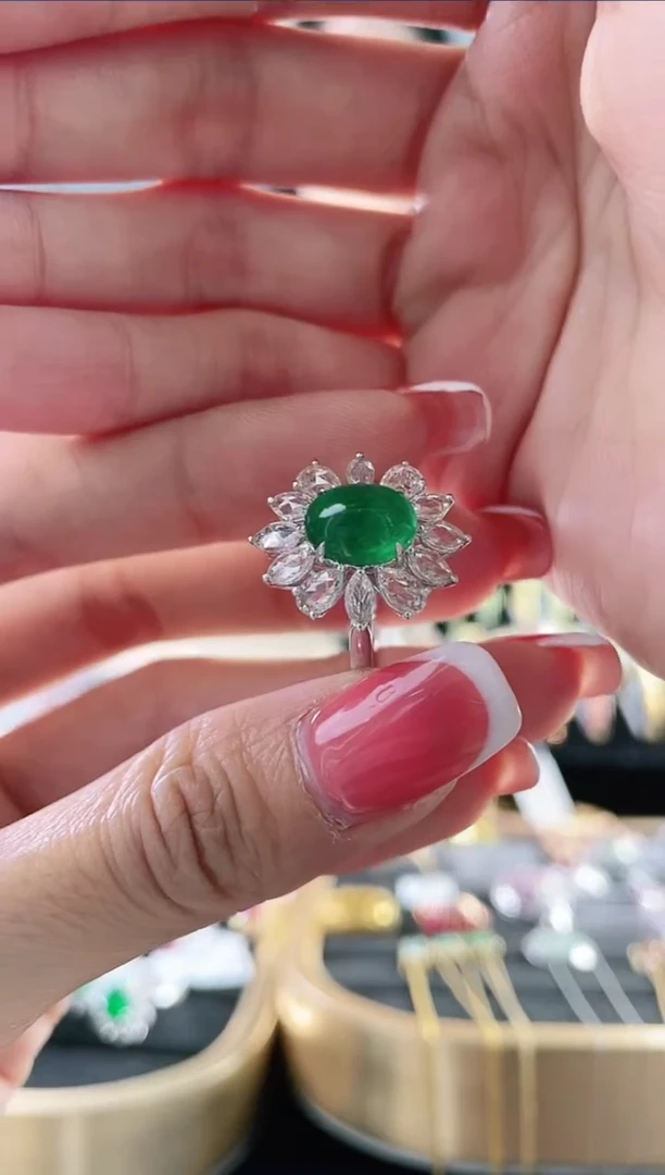 【闪购商品】祖母绿戒指18K金镶嵌1