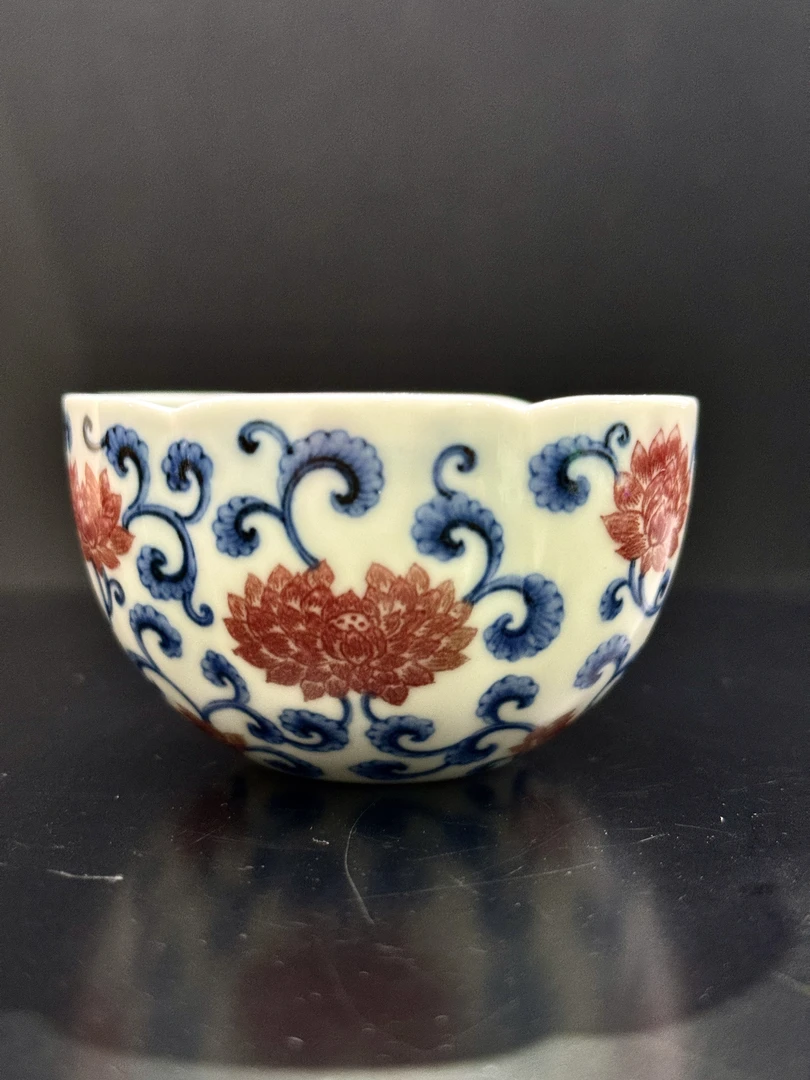 勤义堂.  青花釉里红缠枝莲花异形杯