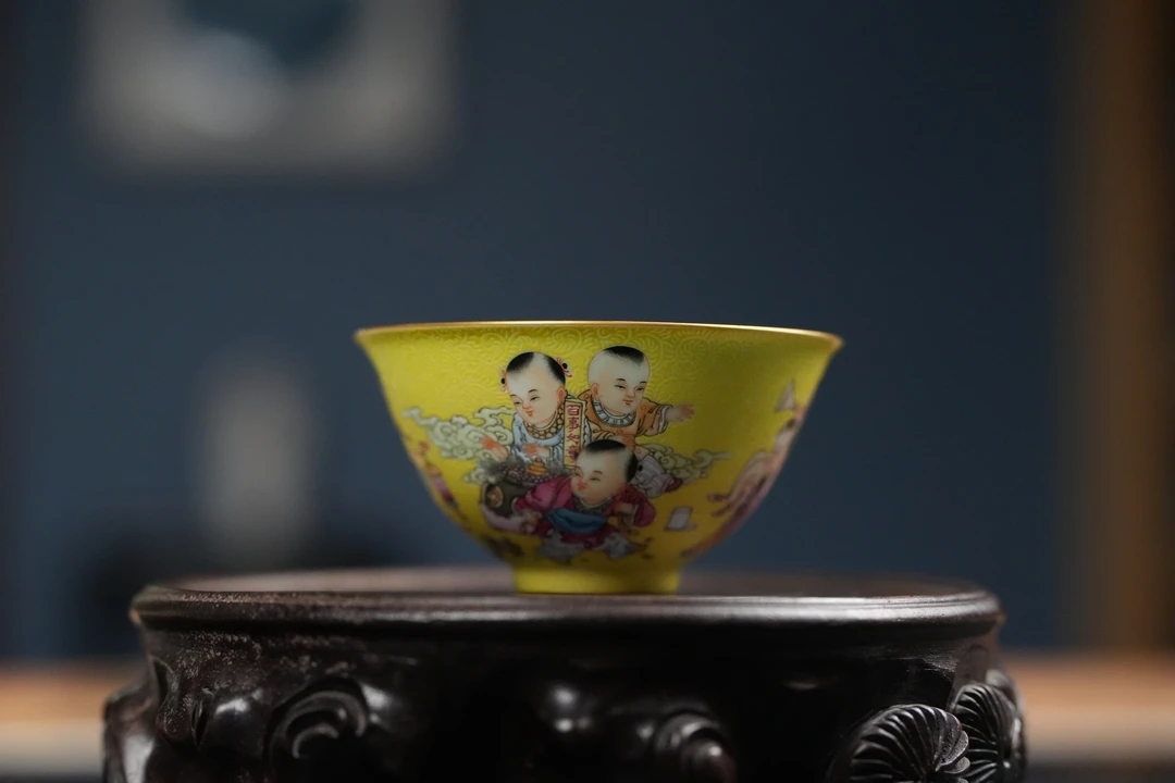 溢珍堂扒花欢天喜地撇口杯