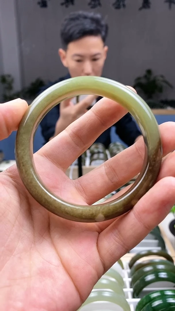 【闪购商品】和田玉手镯未镶嵌60