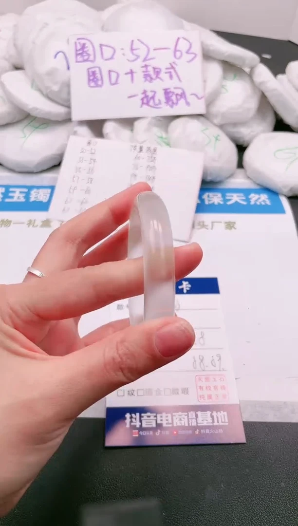 【闪购商品】石英质玉手镯未镶嵌翠玉生轻微色差 -136