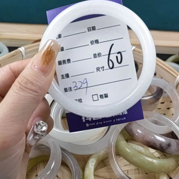 【闪购商品】石英质玉手镯未镶嵌