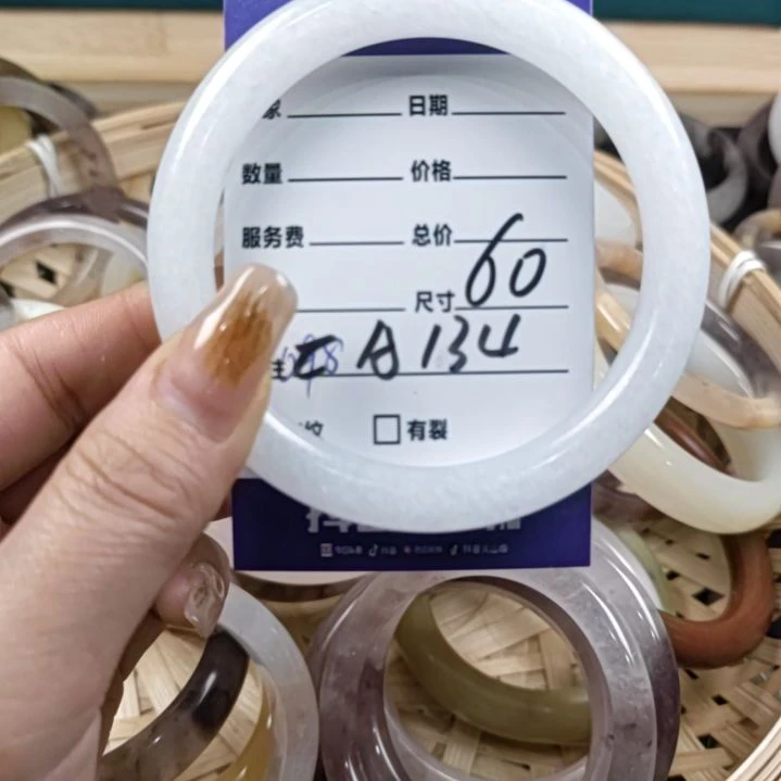 【闪购商品】石英质玉手镯未镶嵌
