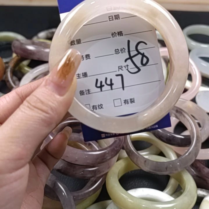【闪购商品】石英质玉手镯未镶嵌
