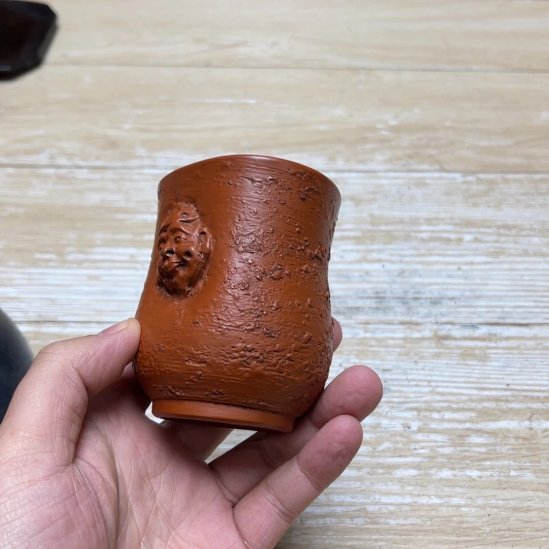 瓷片米*密密麻麻地排列着