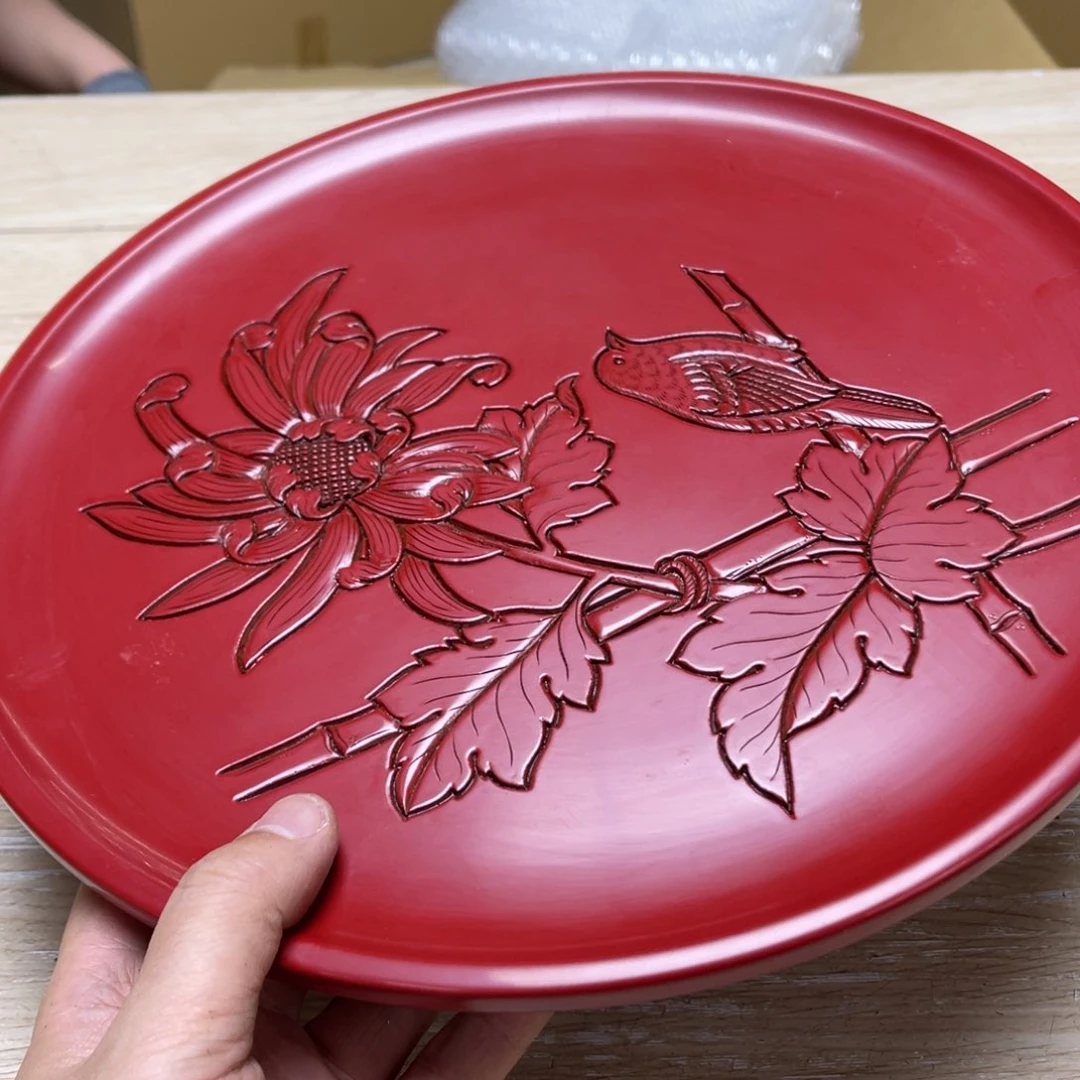 瓷片密密麻麻地排列着
