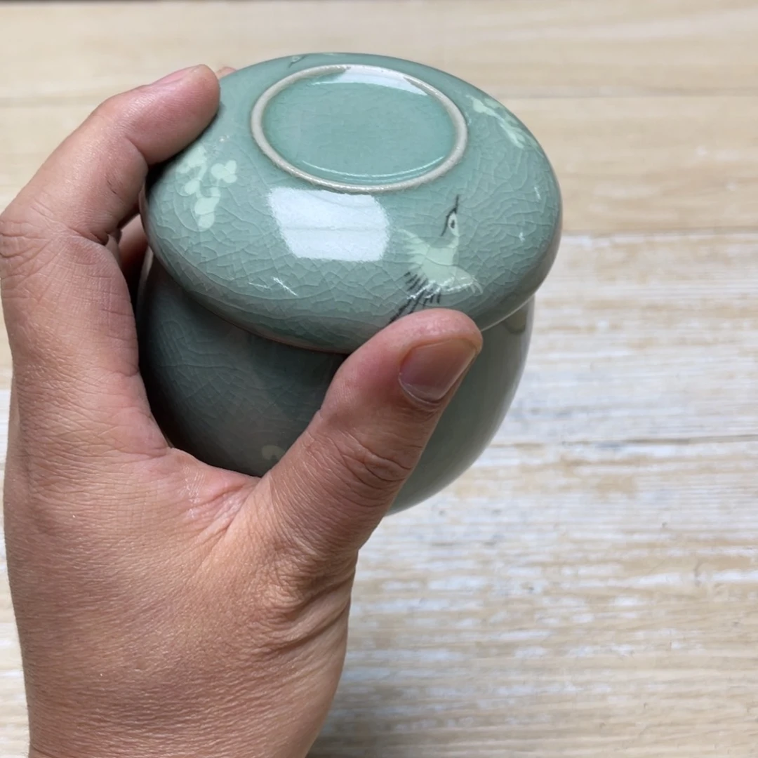 瓷片三*堂密密麻麻地排列着