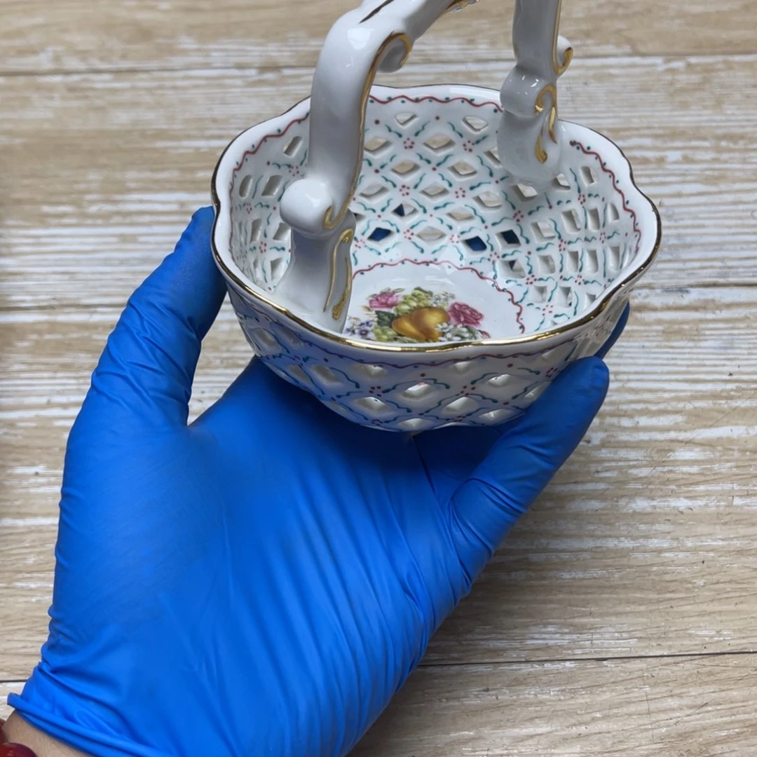 瓷片顾*橘密密麻麻地排列着一个