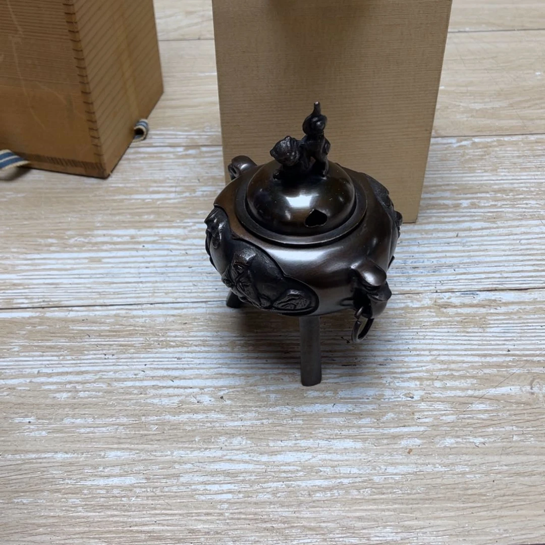 瓷片阿*?密密麻麻地排列着一个