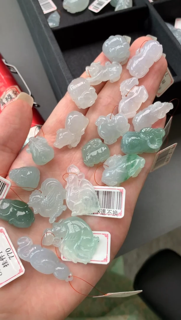 【闪购商品】翡翠挂件未镶嵌生肖仅供参考