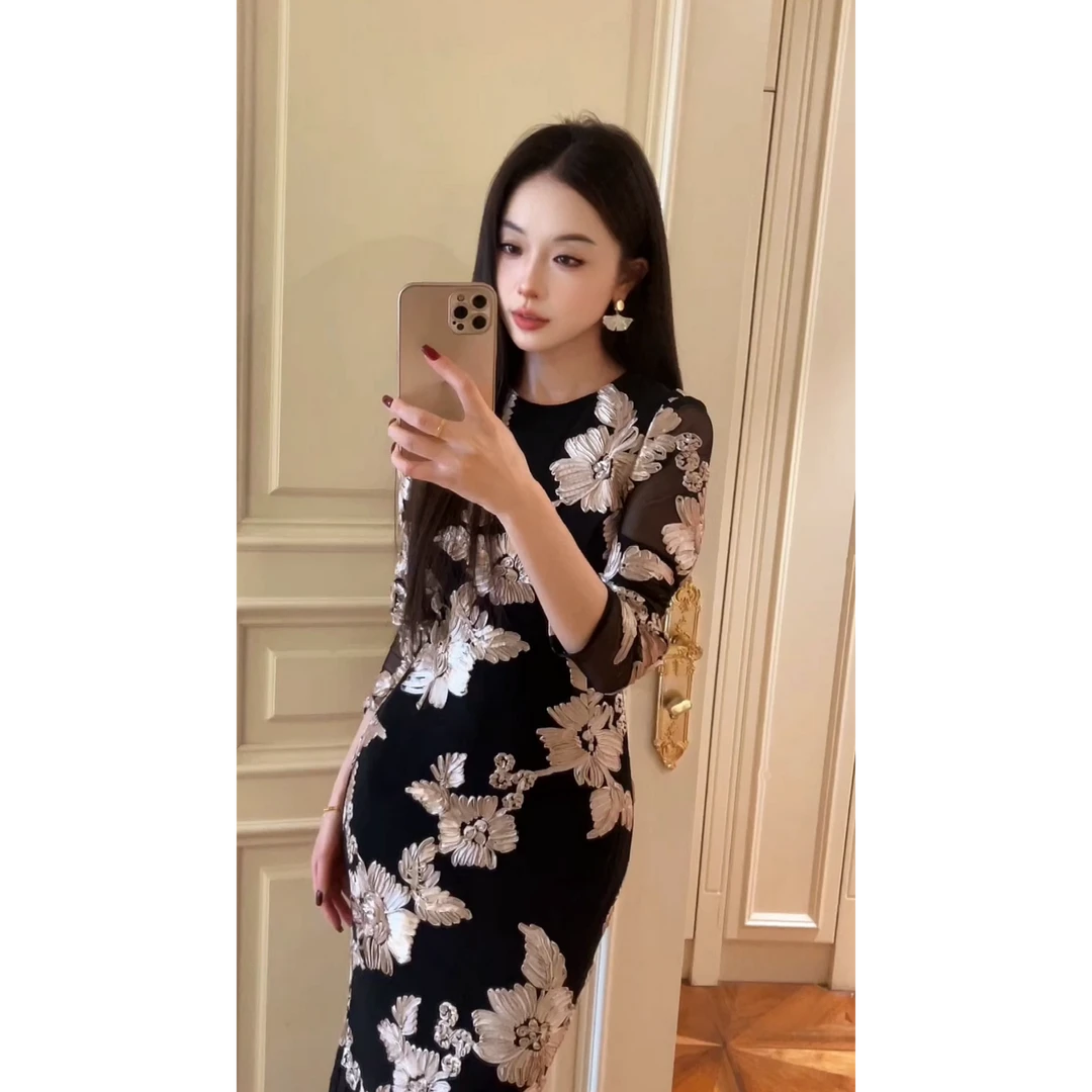 裁一2025经典绣花连衣裙24-07-1