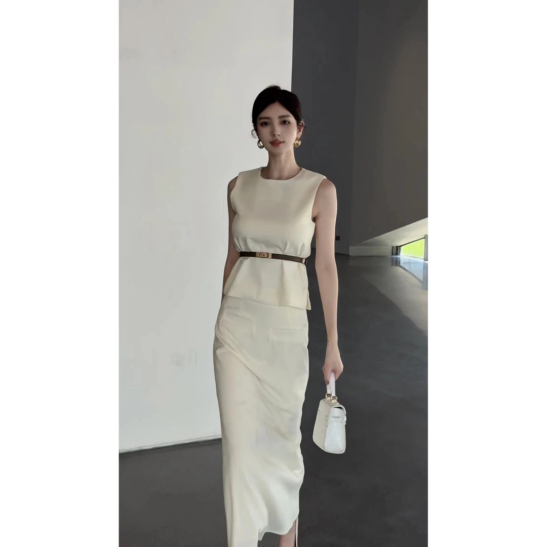 韩剧女主穿搭高级感减龄洋气时尚御姐小香风白色无袖上衣裙子套装