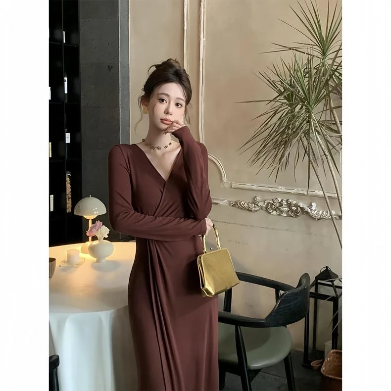 辣妹风复古V领开叉长袖连衣裙女秋季新款收腰显瘦性感气质长裙子