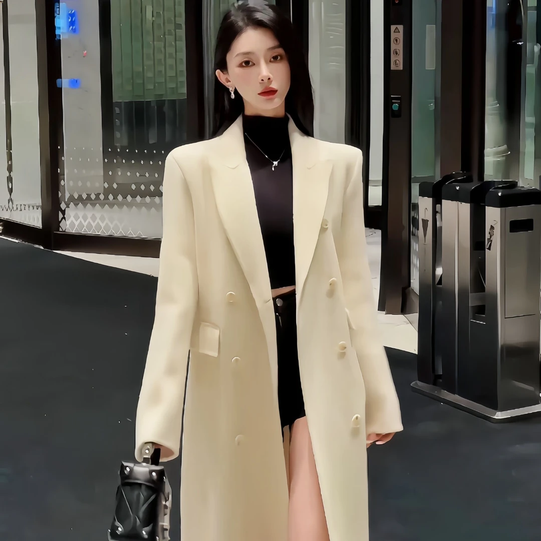 今年流行赫本风高级感气质超好看大衣白色长款呢子西装外套女冬