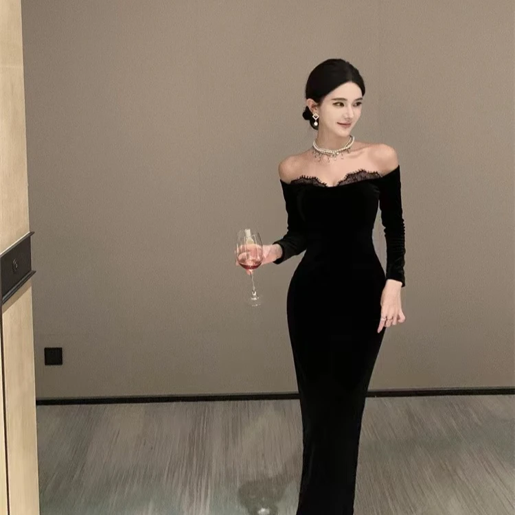 秋冬新款丝绒一字领蕾丝拼接长袖连衣裙长款