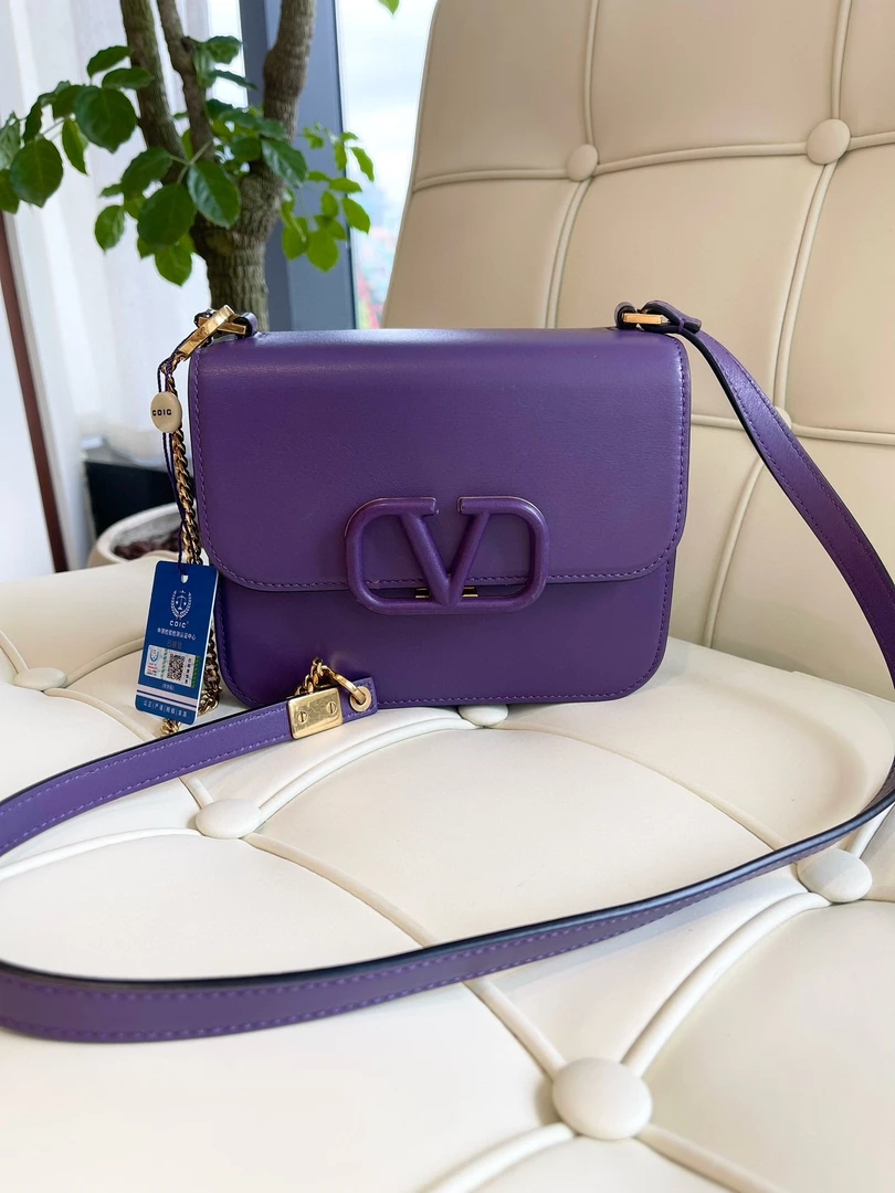 95新 Valentino/华伦天奴 116371 华伦天奴马卡龙紫色斜挎包