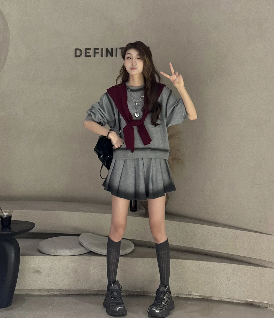 时尚休闲卫衣短裙配披肩套装女2024秋季新款圆领卫衣渐变色三件套