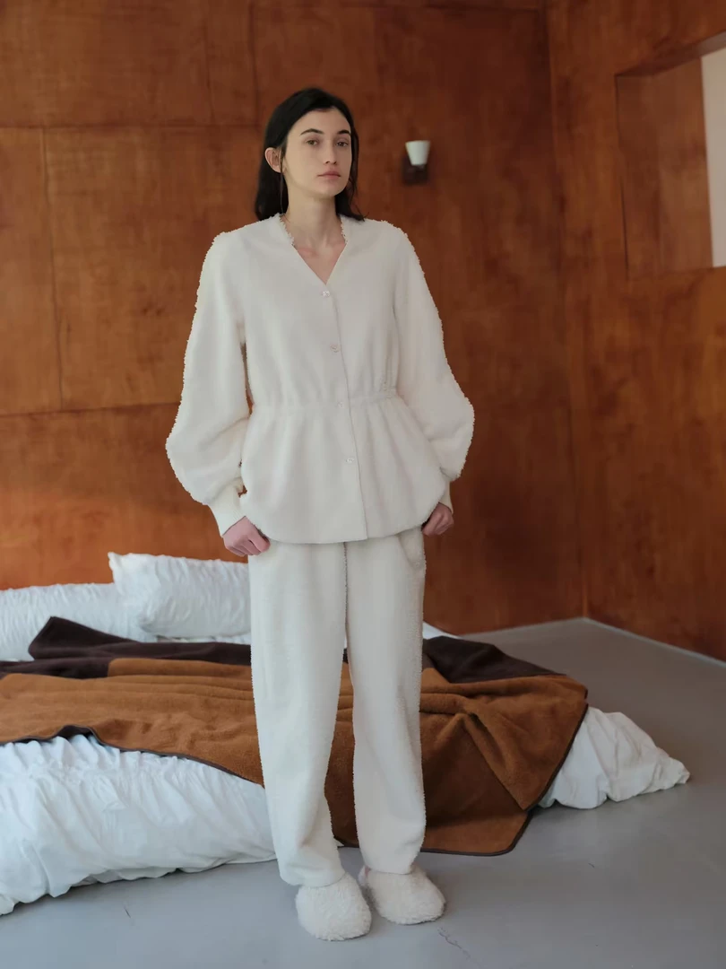 朵朵可可睡衣女2023秋冬新款白色甜美泡泡绒V领显瘦珊瑚绒家居服