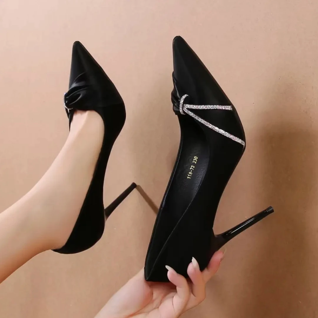 春秋新款水钻法式小香风尖头细跟气质高跟鞋百搭黑色性感韩版
