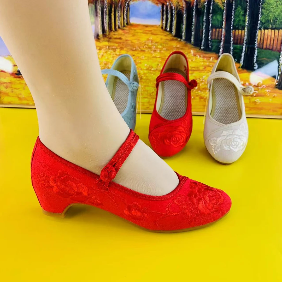 老北京布鞋软底复古汉服鞋民族风绣花汉服绣花鞋坡跟风牛筋底