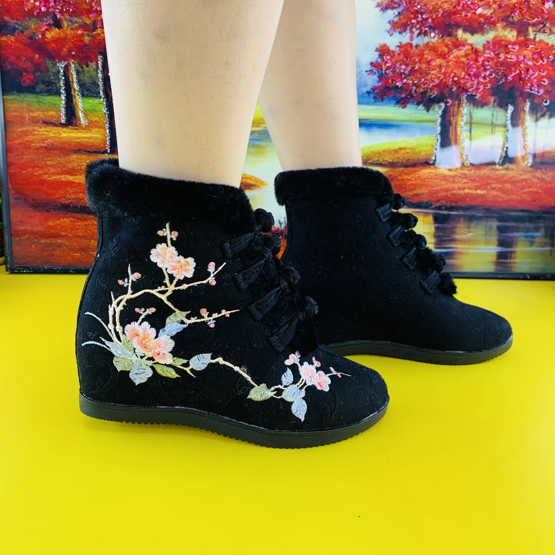 老北京布鞋女汉服鞋冬季加绒绣花鞋毛口古风女靴子内增高复古鞋子