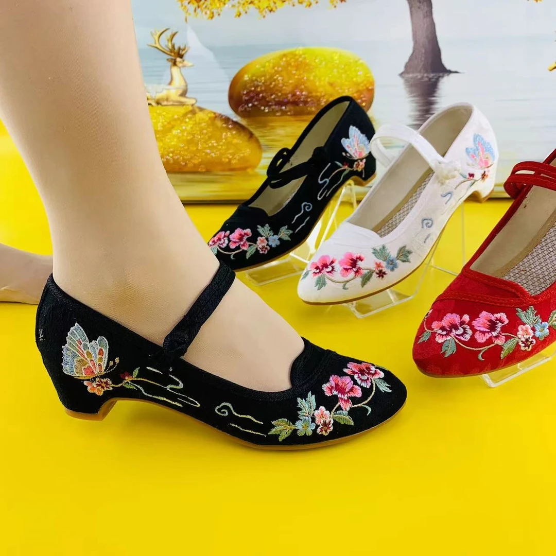 新款绣花小跟妈妈鞋民族风绣花鞋圆头坡跟汉服鞋日常低跟广场舞鞋