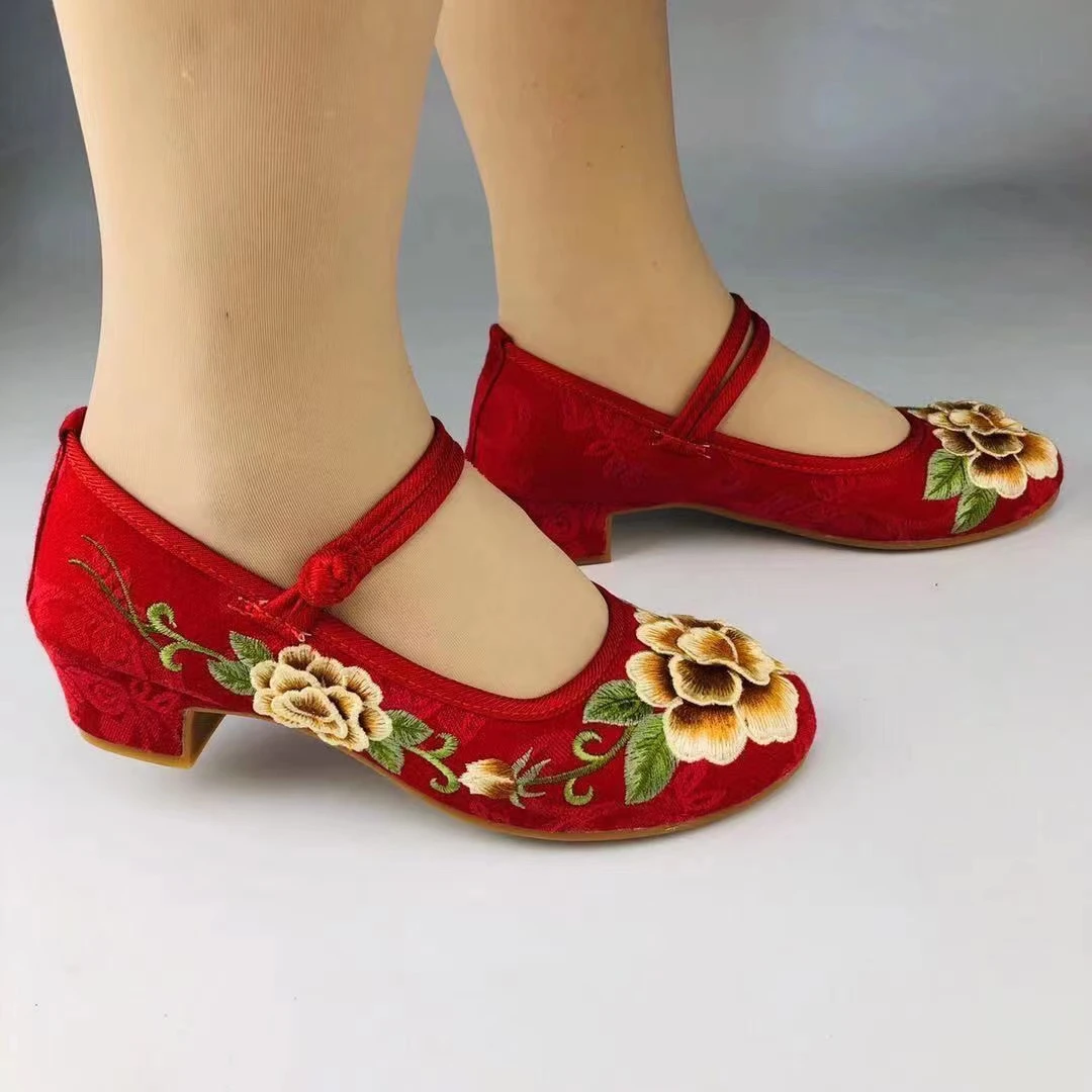 绣花鞋软底汉服鞋坡跟妈妈鞋平底广场舞鞋老北京绣花汉服绣花鞋