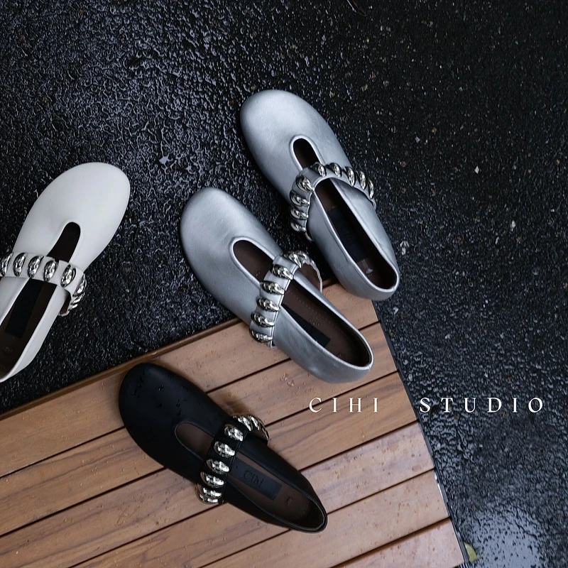 2-492-月野汣桃-小众金属玛丽珍复古软皮一字带平底奶奶鞋