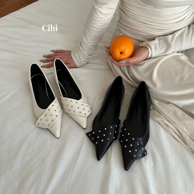 2-306-个性浪漫-韩原设计软软软铆钉平底皮面单鞋超超超舒服！
