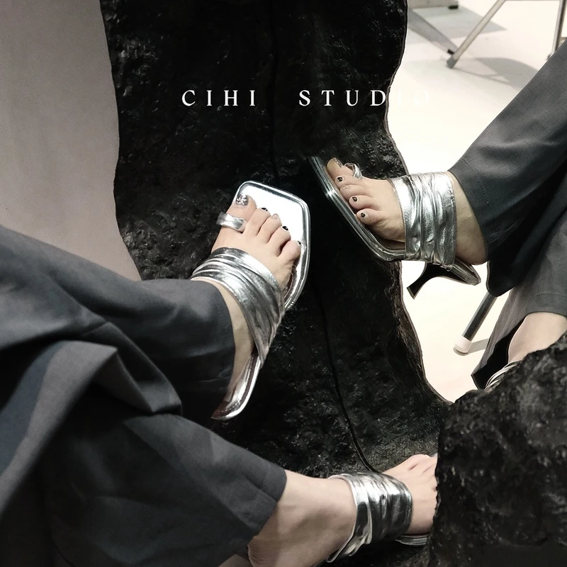 2-522-星月故里- 细中跟法式高级感套趾方头性感一字凉拖！