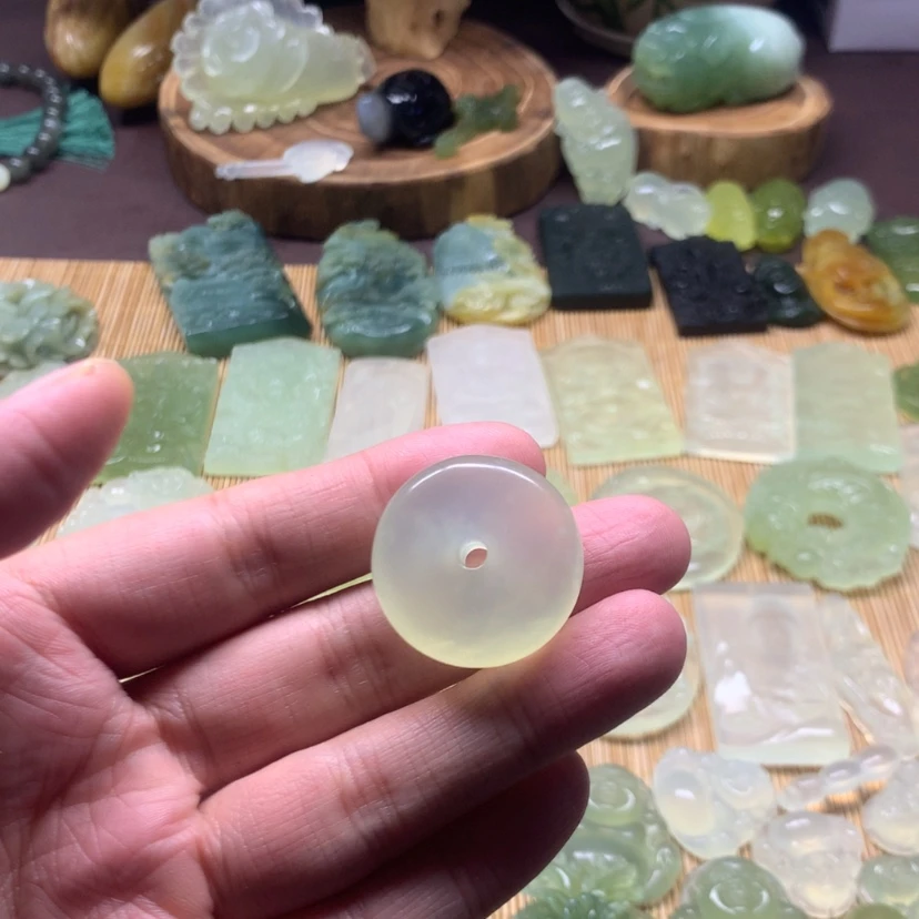 【闪购商品】蛇纹石玉颈饰合金t**t