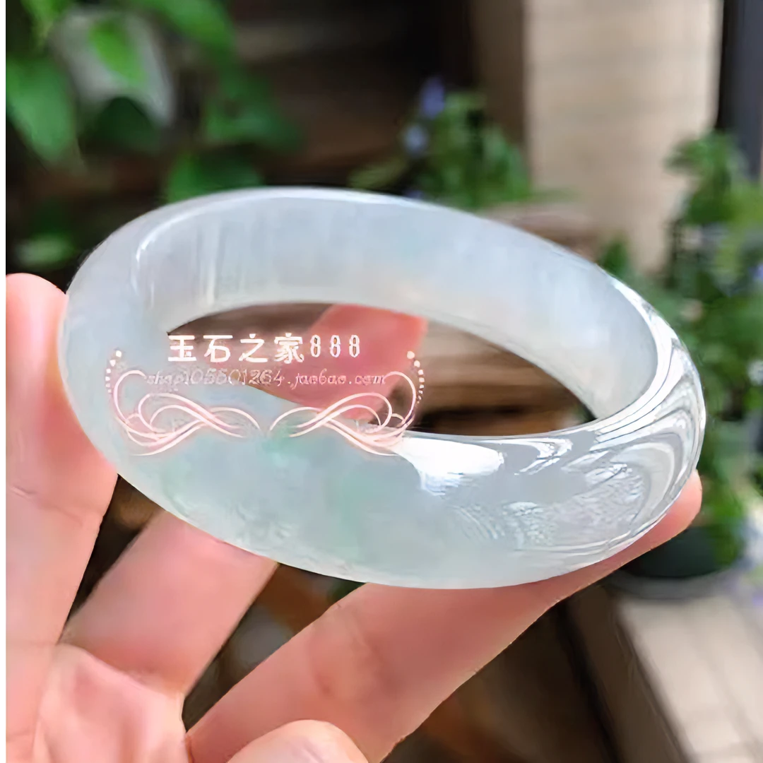 新品爆款冰透浅绿少女时尚款手镯高冰通透干净送闺蜜送礼盒包装