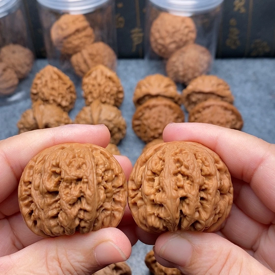 文玩核桃把件40红皮粗筋