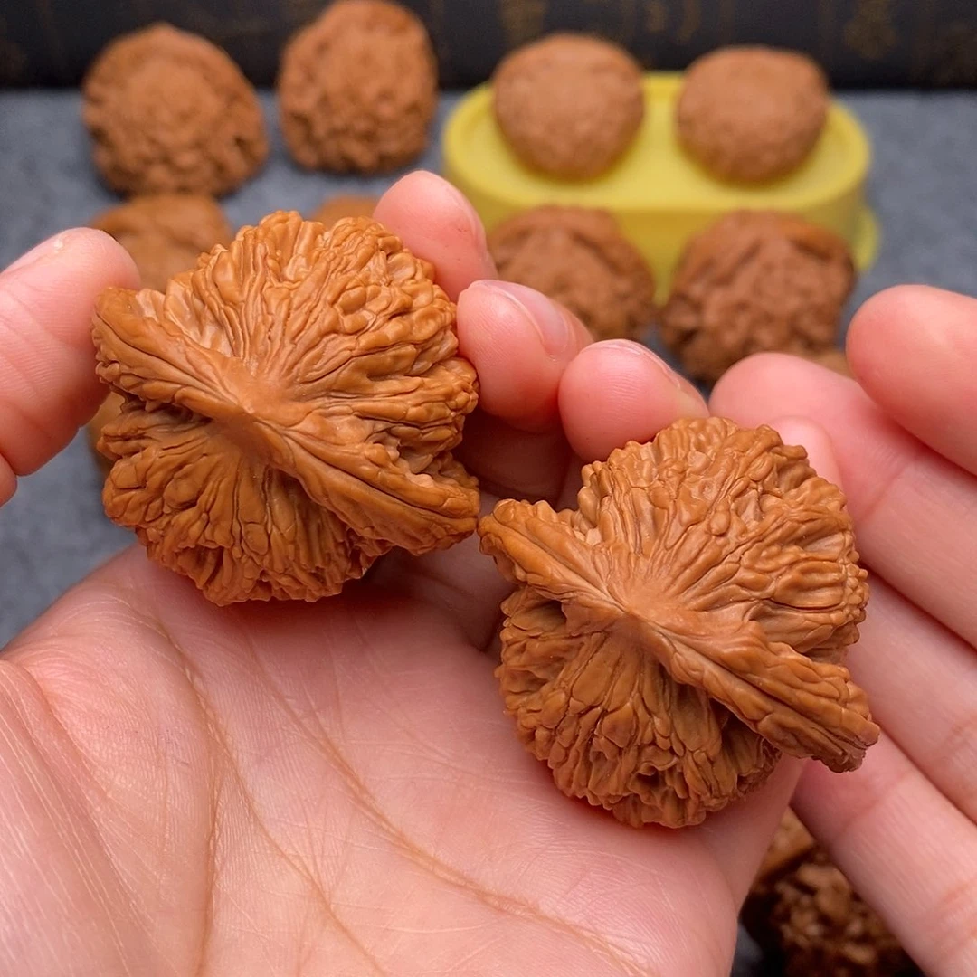 文玩核桃把件粗筋虎43全品